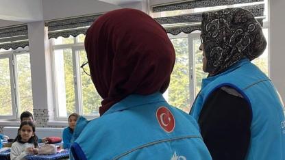 Emirdağ’da TDV Kadın Kolları’ndan Öğrencilere Ramazan İkramı Yapıldı