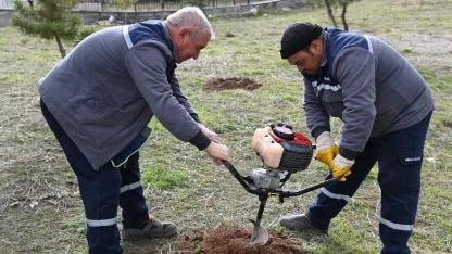 Emirdağ’da TOKİ Bölgesinde Ağaçlandırma Çalışmaları Sürüyor