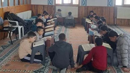 Işıklar’da Minik Eller Deprem Şehitleri İçin Kalktı