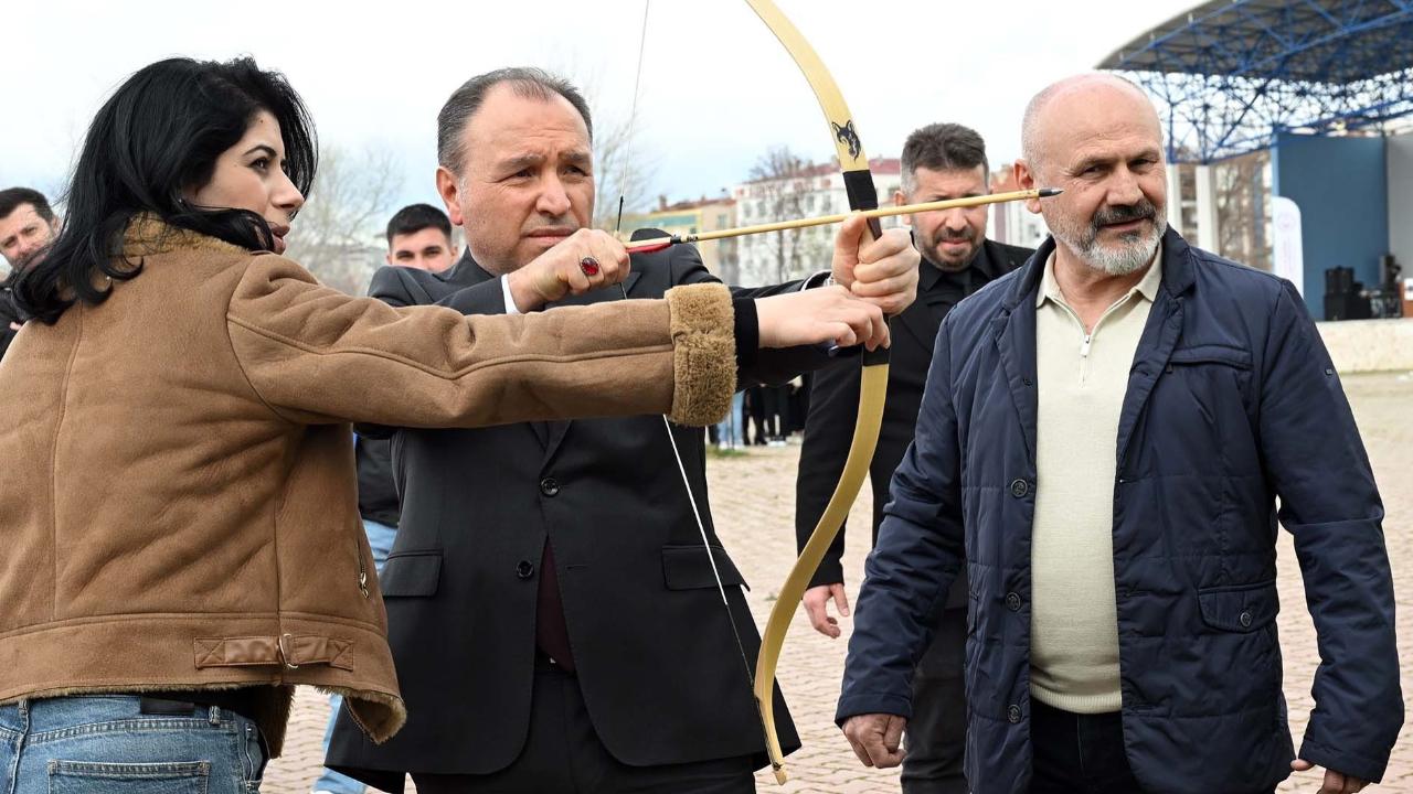 Afyon’da Türk Dünyası Coşkusu 16 Ülkeden Sanatçılar Buluştu