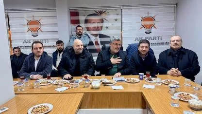 AK Parti Bolvadin’de Güç Gösterisi Yaptı: Coşku Çarşıya Yansıdı