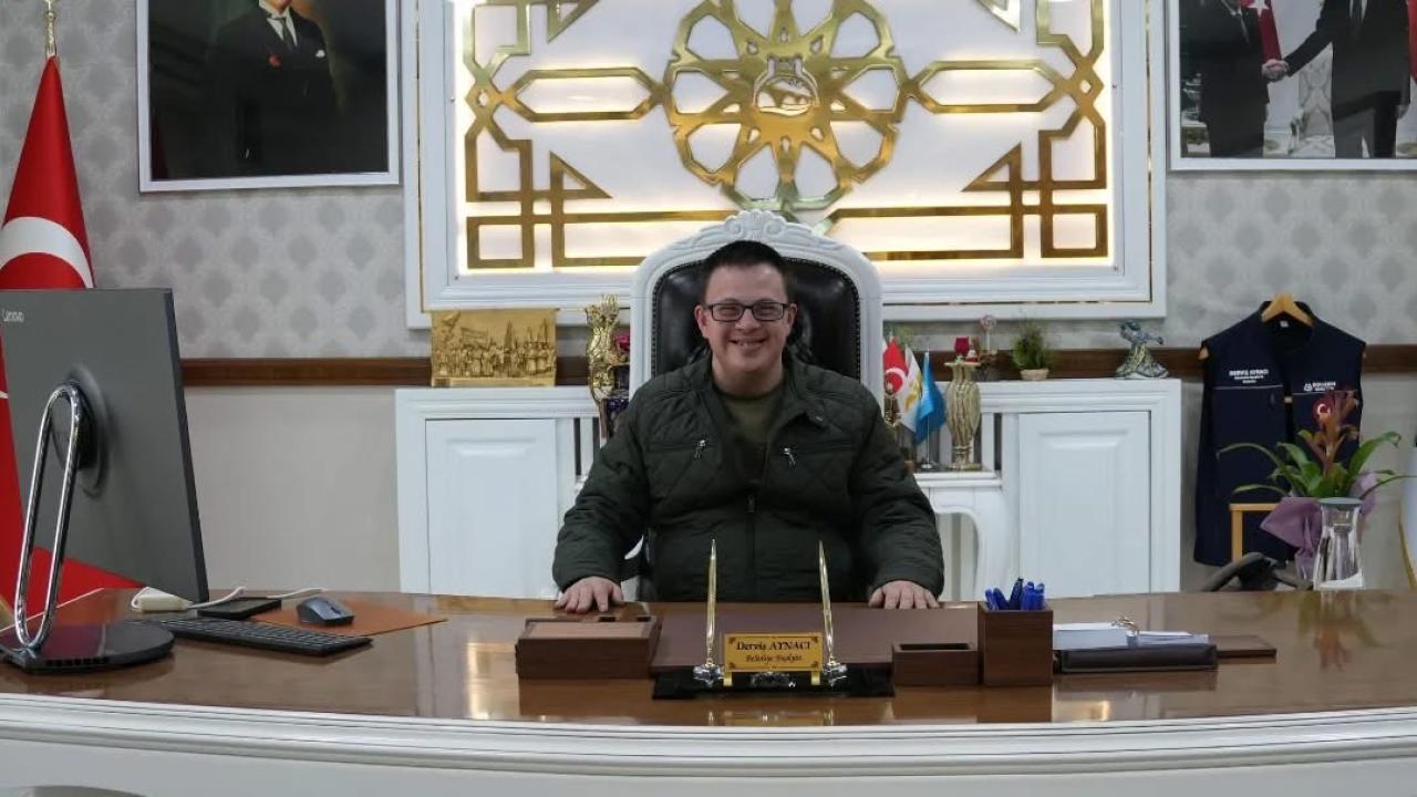 Başkan Aynacı’dan Jest! Makam Koltuğu Zübeyir Pektaş’a Emanet