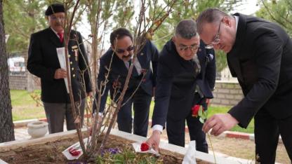 Bolvadin’de 18 Mart Programı: Protokol Şehitleri Andı