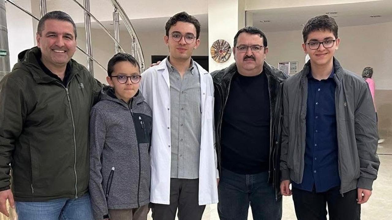 Bolvadin’de Eğitimci Afşin Yıldırım’ın Oğlu Doktor Oldu