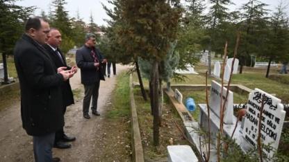 Çay’da İlçe Protokolü Şehitlerle Bayramlaştı