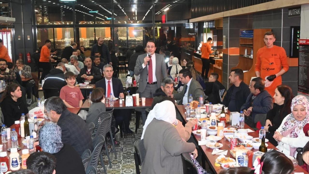Çay’da Yetim ve Öksüz Çocuklar İçin İftar Verdiler