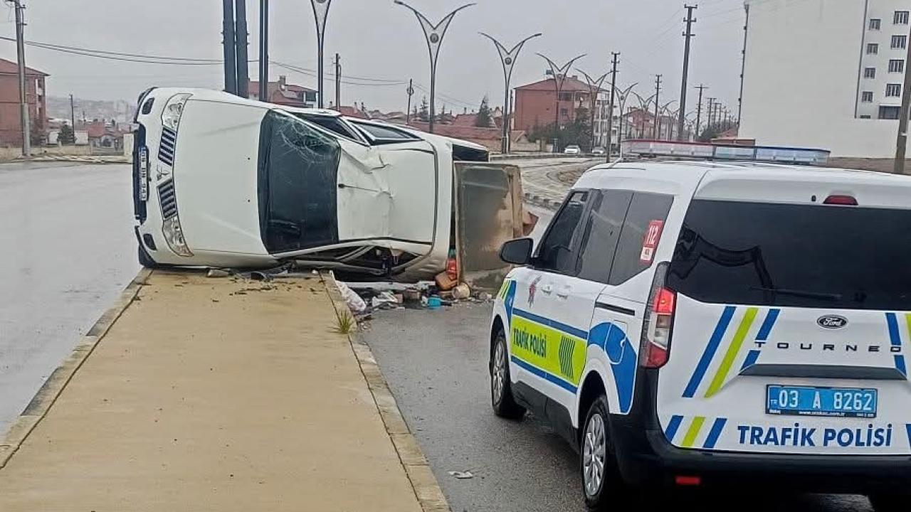 Emirdağ Girişinde Araç Devrildi