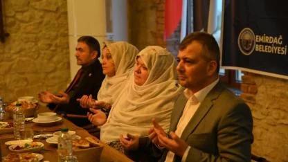 Sosyal Medyada Hedef Alınan Başkan Akgün Emirdağ’da İftara Katıldı