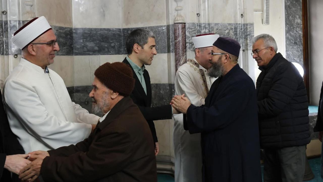 Vali Aktaş Afyon İmaret’te Vatandaşla Bayramlaştı