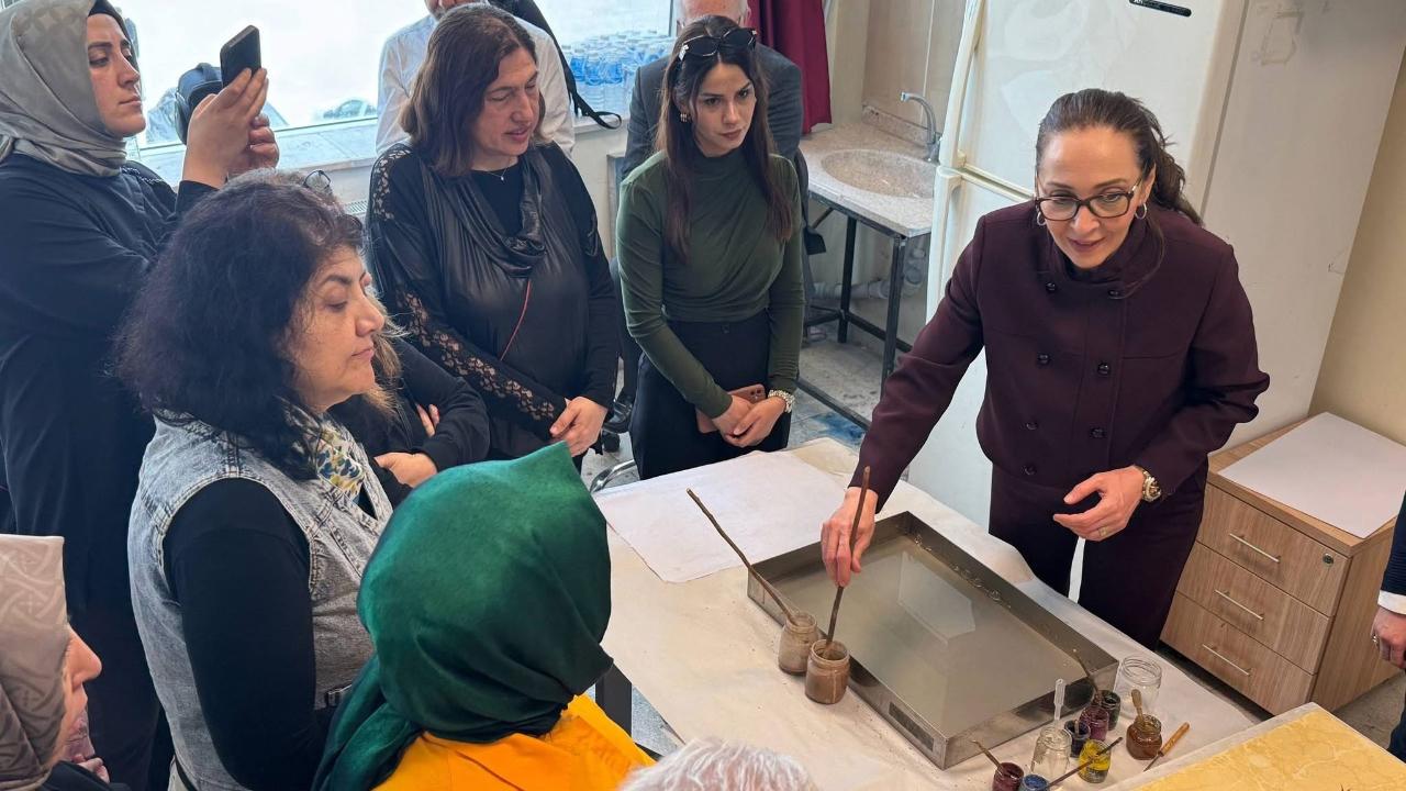 AKÜ GSF’de “Ebru Sanatı Etkinliği” Düzenlendi