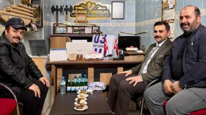 Bayat’ta Kaymakam Akdağ Sahada Esnafı Dinliyor