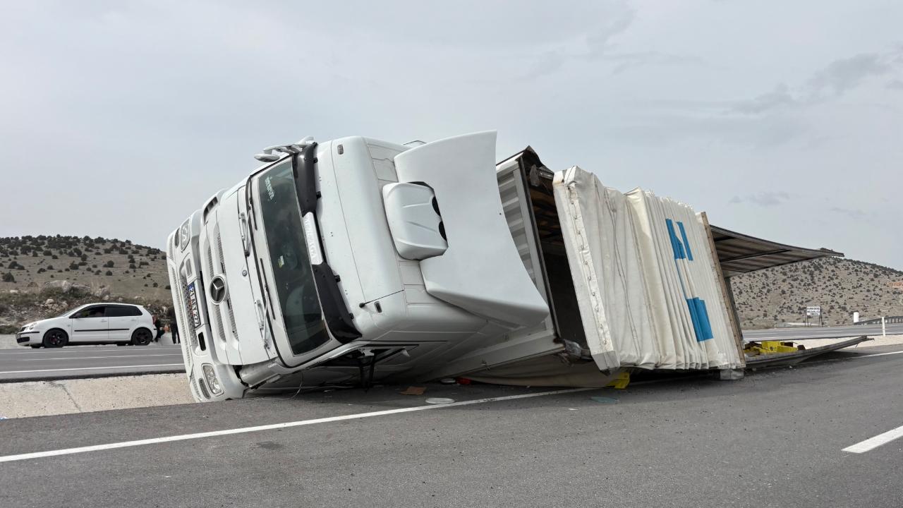 Bolvadin Emirdağ Karayolu’nda Trafik Kazası Meydana Geldi