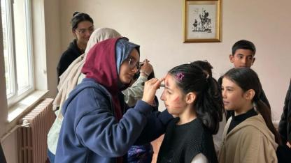 Bolvadin MYO’dan Çocuklara Sinema ve Oyun Dolu Gün