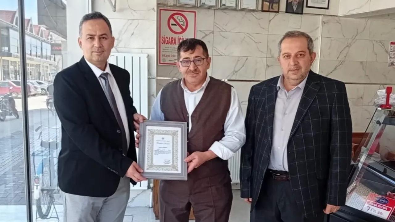 Bolvadin’de Hayırsever Demirer Arsa Bağışladı Teşekkür Gecikmedi