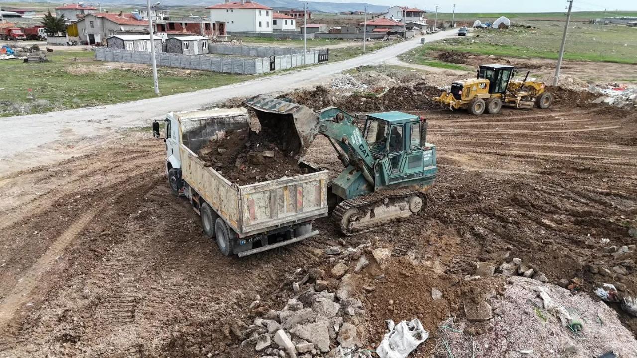 Bolvadin’de Moloz Temizliği Devam Ediyor