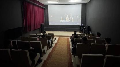 Bolvadin’de Öğrencilere Öğrensinler Diye Böyle Film İzlettiler