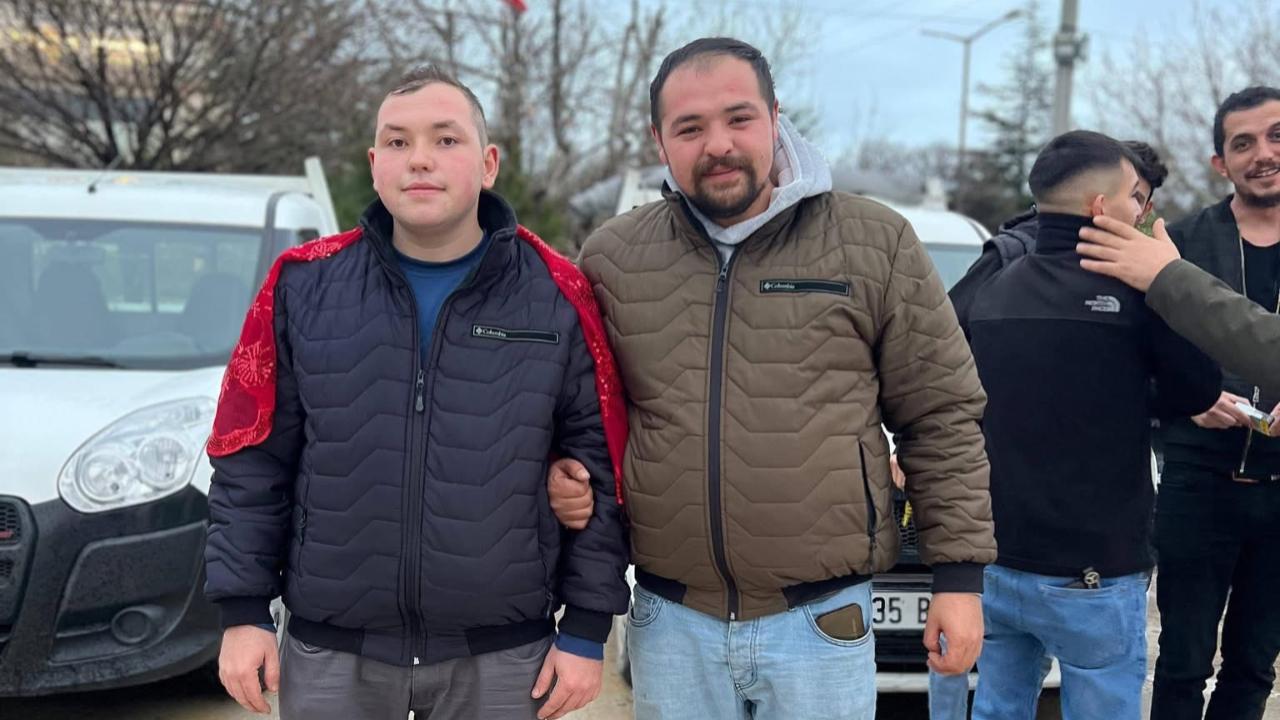 Bolvadin’de Yürekleri Isıtan Uğurlama: 21 Yıllık Film 6 Ay Reklama Girdi