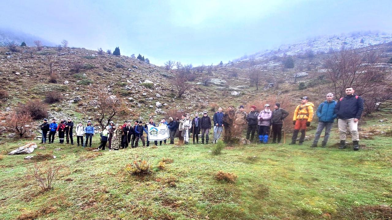 Çay Alpler’inde Doğa Yürüyüşü Kar Süpriziyle Tamamlandı