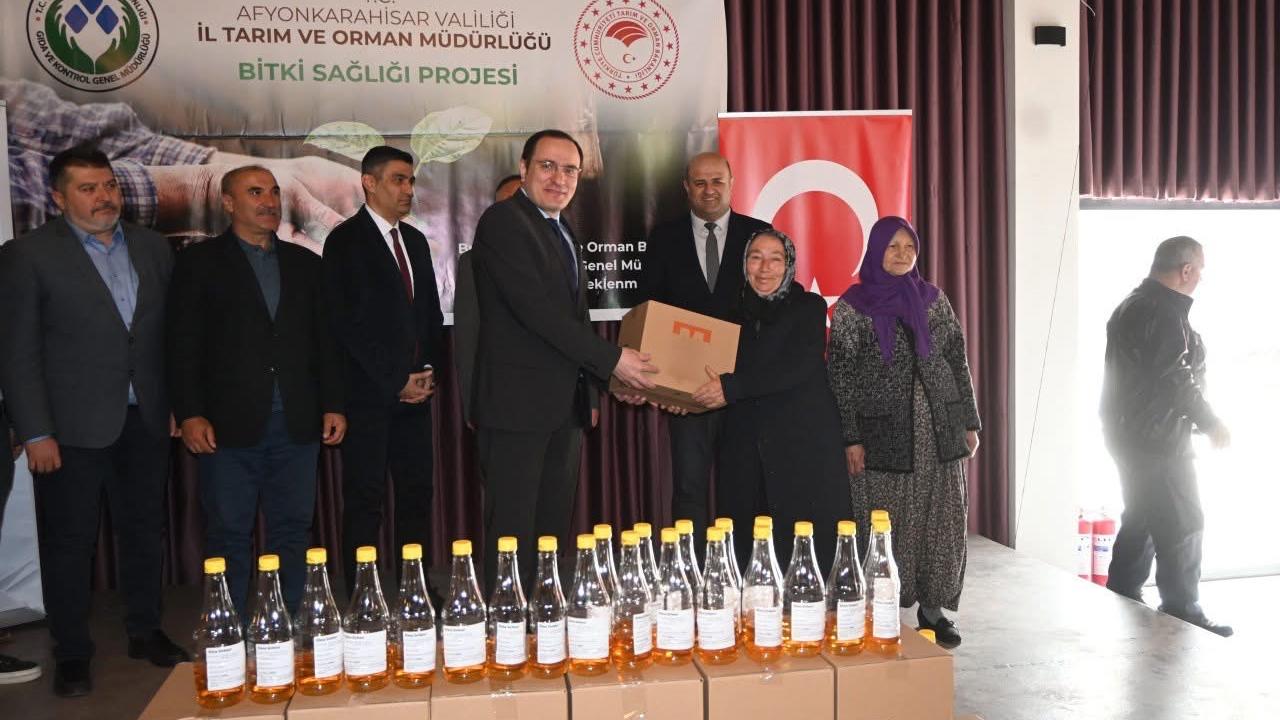 Çay’da Çiftçilere 5 Bin 400 Sirke Sineği Tuzağı Dağıtıldı