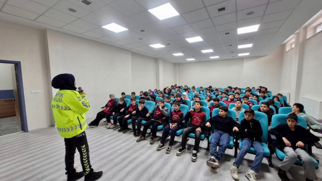 Çay’da Öğrencilere Trafik Bilinci Verildi