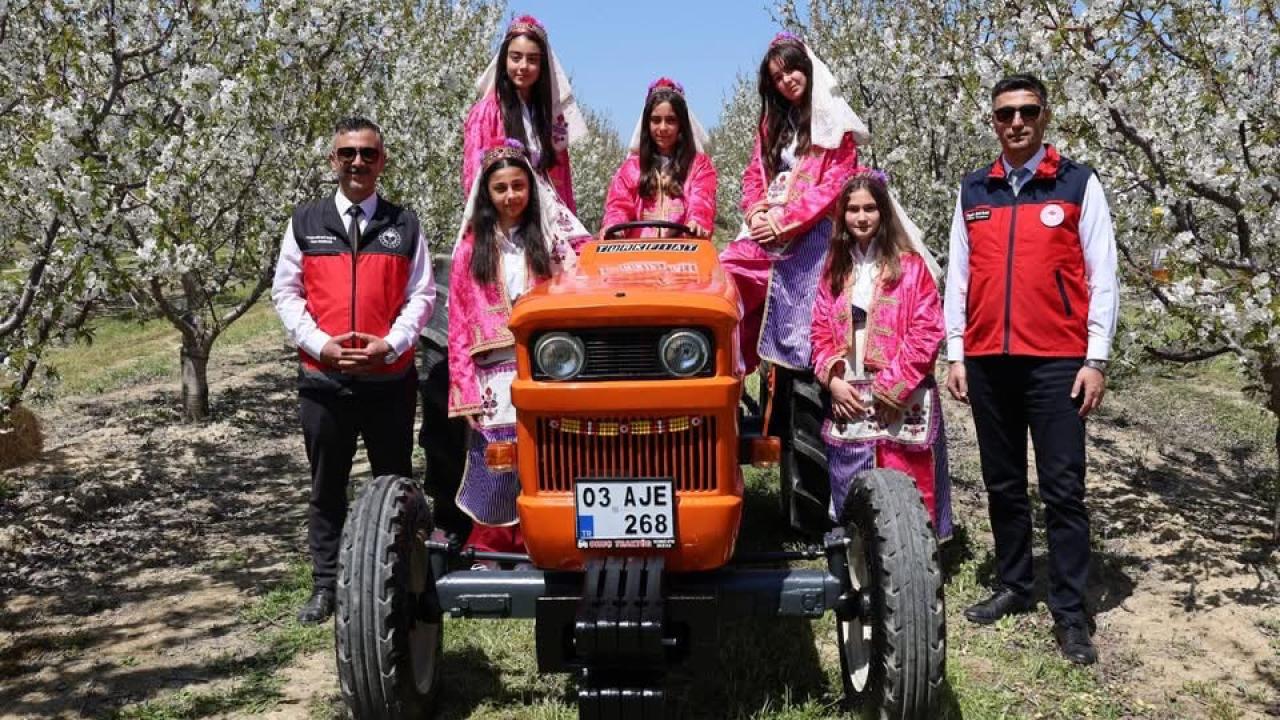 Sultandağı’nda Kiraz Çiçeği Foto Safarisi Düzenlendi