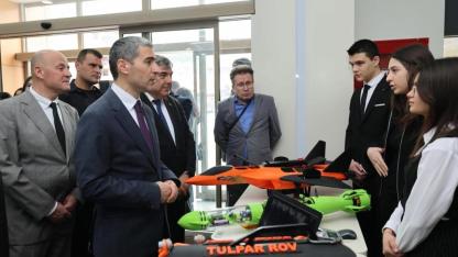 Vali Aktaş, TÜBİTAK Bölge Finalleri Sergisinde Gençlerle Buluştu