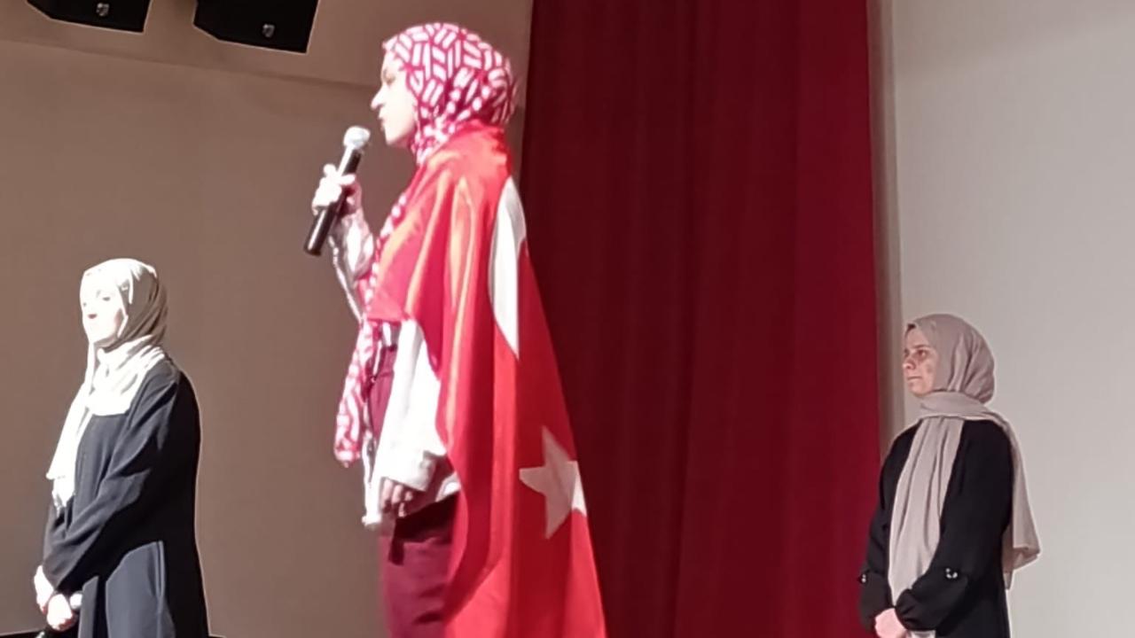 AKÜ’de Sahnelenen Bugün Biz Kardeş Değil Miyiz? Oyunu Yoğun İlgi Gördü