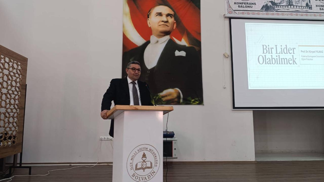 Bolvadin’de Lider Eğitimci Nasıl Olur Konferansla Öğrettiler