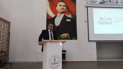Bolvadin’de Lider Eğitimci Nasıl Olur Konferansla Öğrettiler