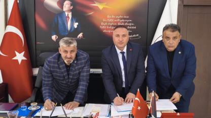 Çay Belediye Personellerine Bayram İkramiyesi Veriliyor