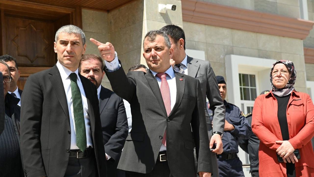 Emirdağ’da Yoğun Mesai: Vali Naci Aktaş İlçede Temaslarda Bulundu