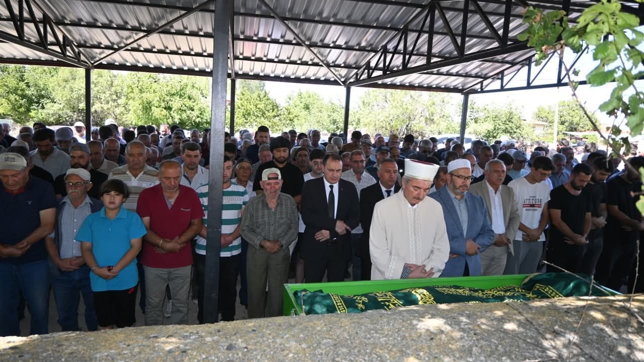 Çay'da Trafik Kazasında Hayatını Kaybedenler Defnedildi