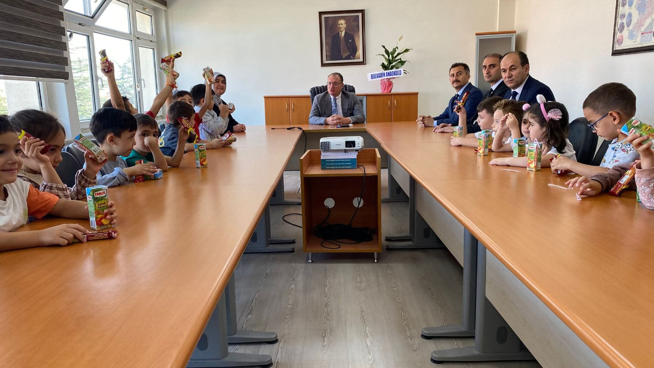 Bolvadin'de Öğrenciler Kaymakam Ali Arıkan İle Buluştu